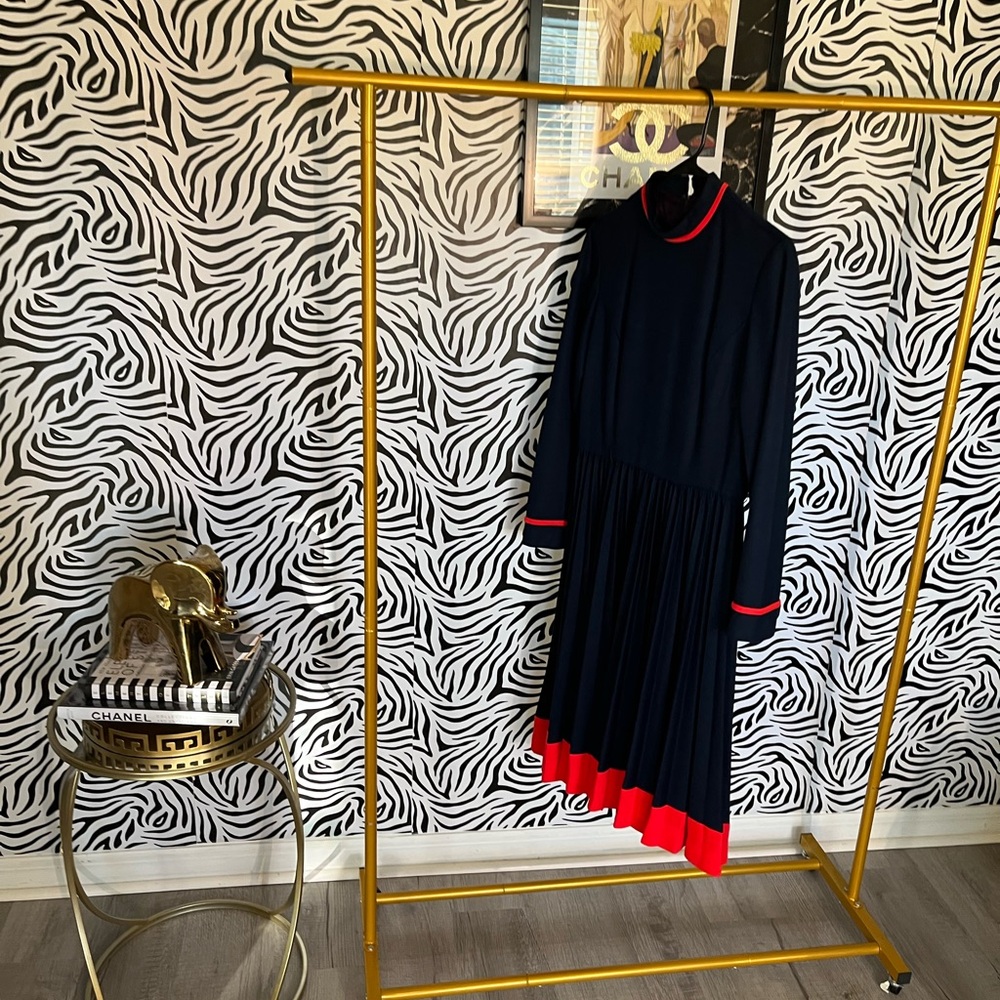 Dress - Picture 2 of 6
